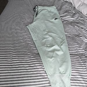Nike Tech Xl Womens Light Green Joggers